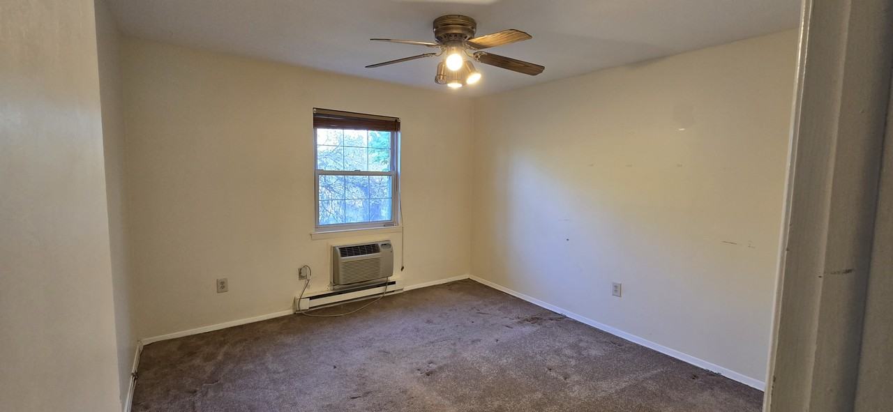 142 E Maple St #1 - Photo 6 of 19