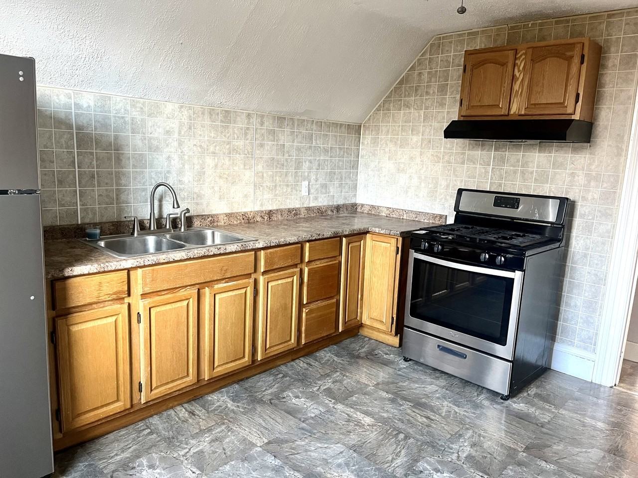 109 Grand Ave Fl 3 #3 - Photo 4 of 7