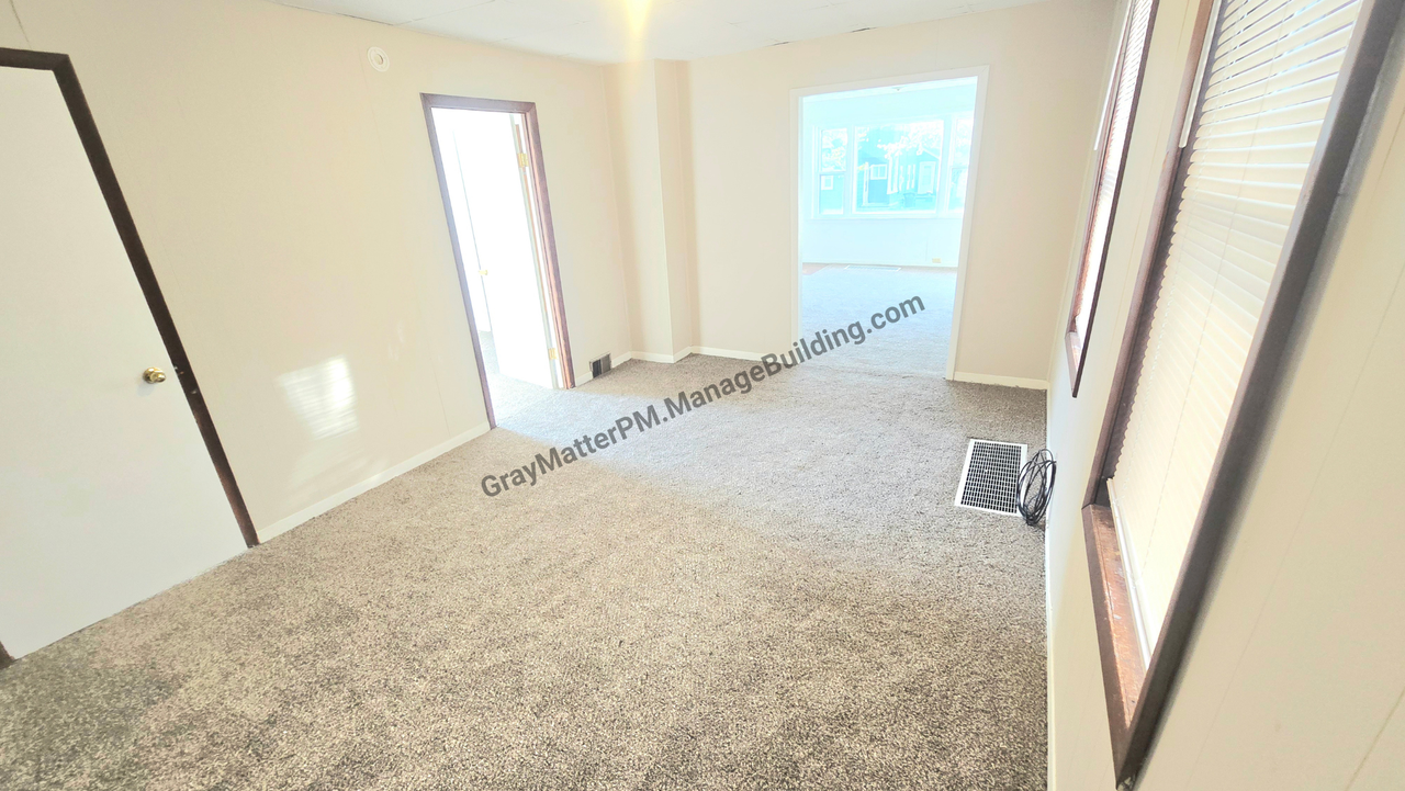 415 W 2nd St #1 - Photo 4 of 19