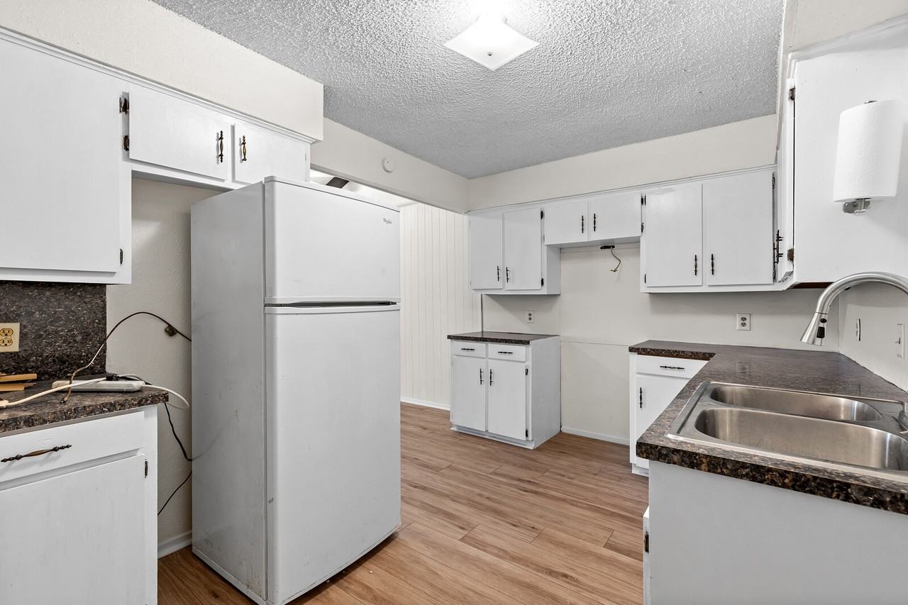 1208 Clark St #1 - Photo 4 of 14