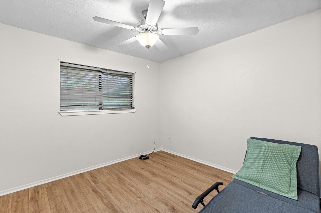 1208 Clark St #1 - Photo 5 of 14