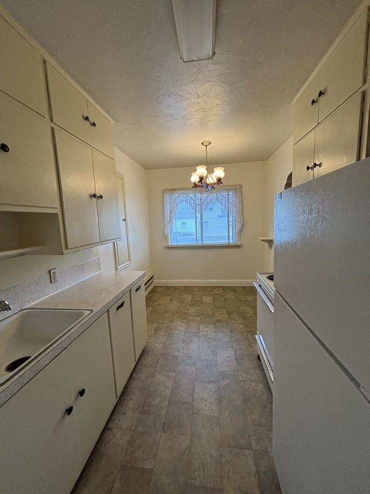 1298 Mound Ave - Photo 3 of 6