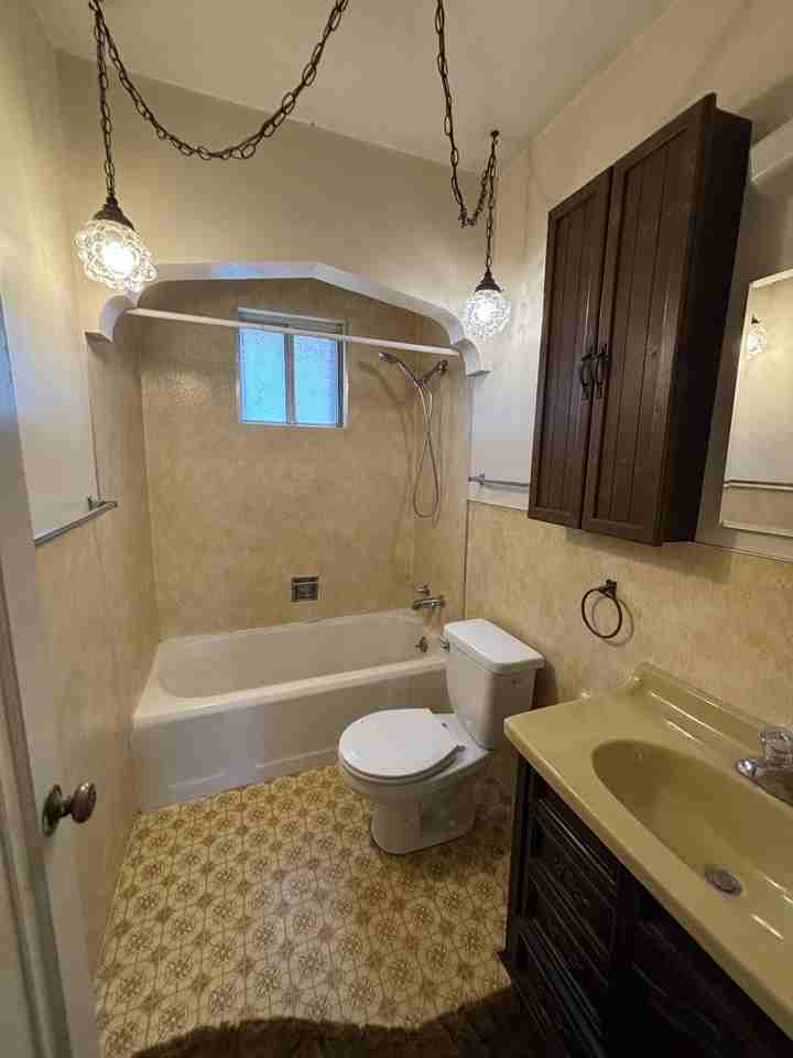 1298 Mound Ave - Photo 5 of 6