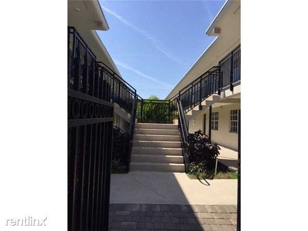 1740 S Glades Dr - Photo 2 of 5