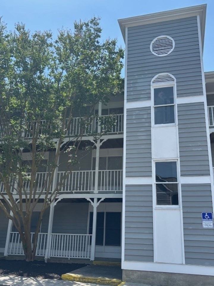 Camden Pointe Apartments - Photo 3 of 10