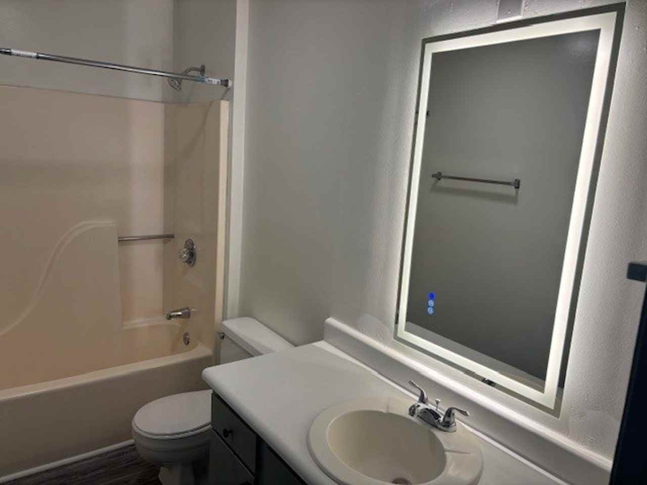 Camden Pointe Apartments - Photo 4 of 10