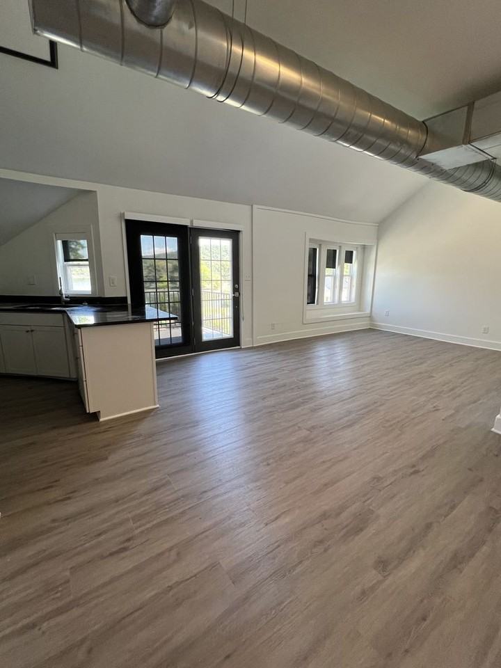 652 Oak Grove Rd - Photo 4 of 11