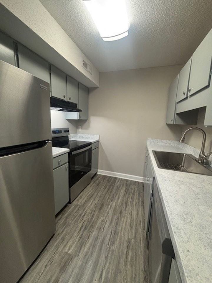 Deerridge Apartments - Photo 3 of 40