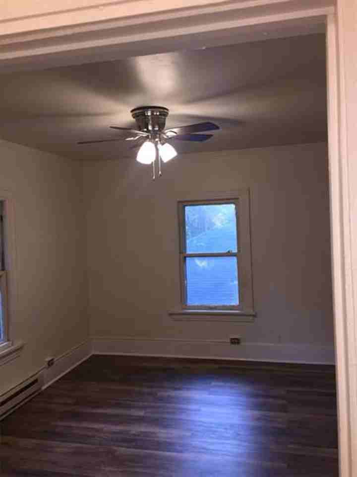 805 E Main St - Photo 4 of 9