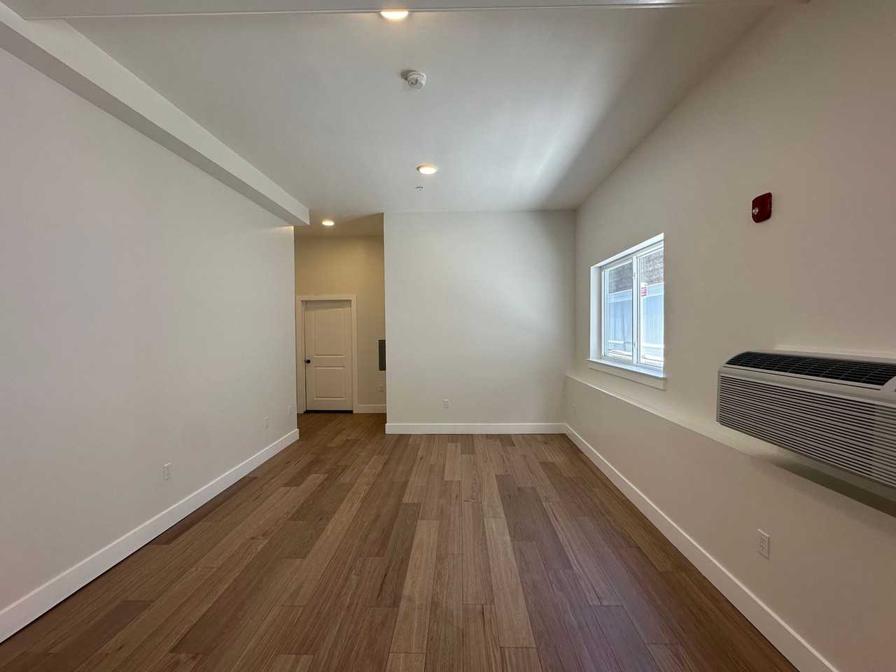 213 French St - Photo 5 of 8