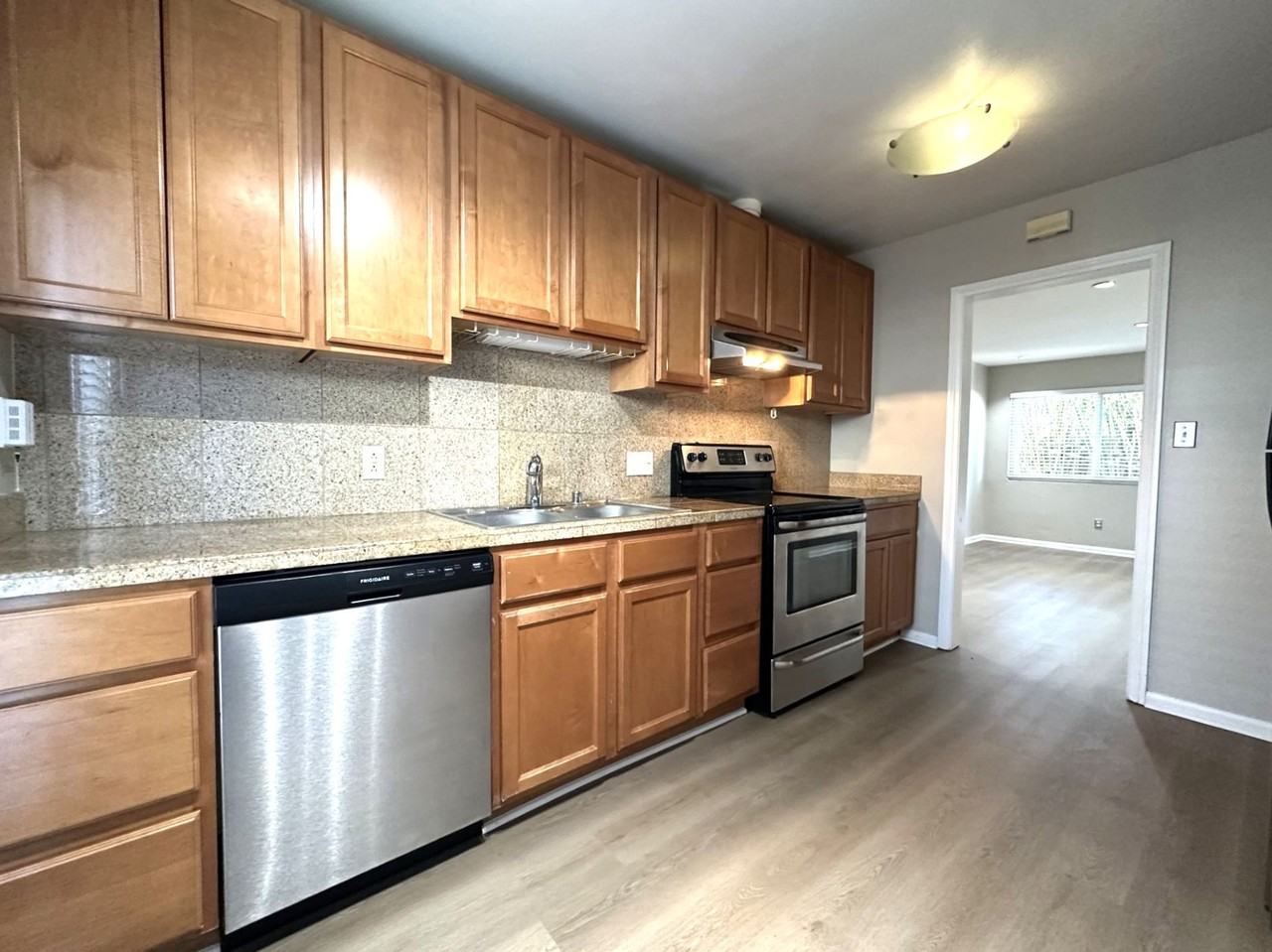 Pershing North - Photo 3 of 5