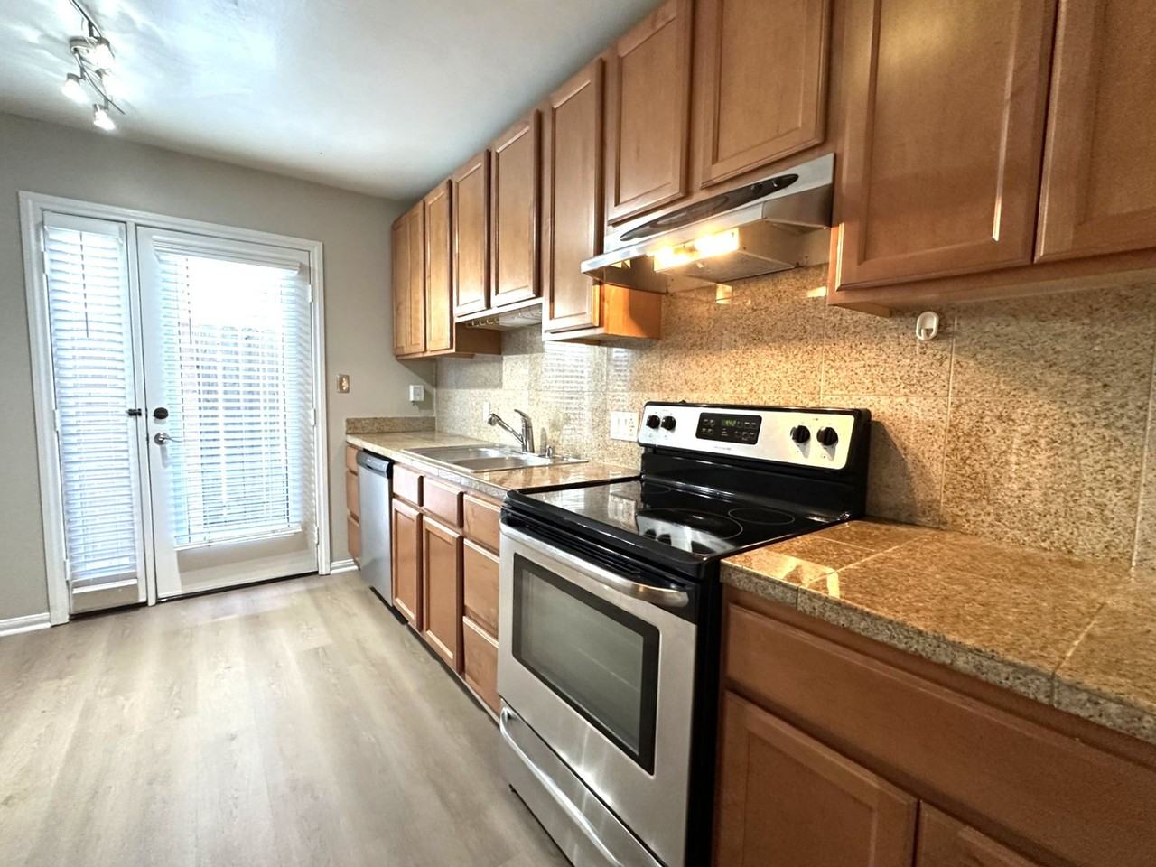 Pershing North - Photo 4 of 5