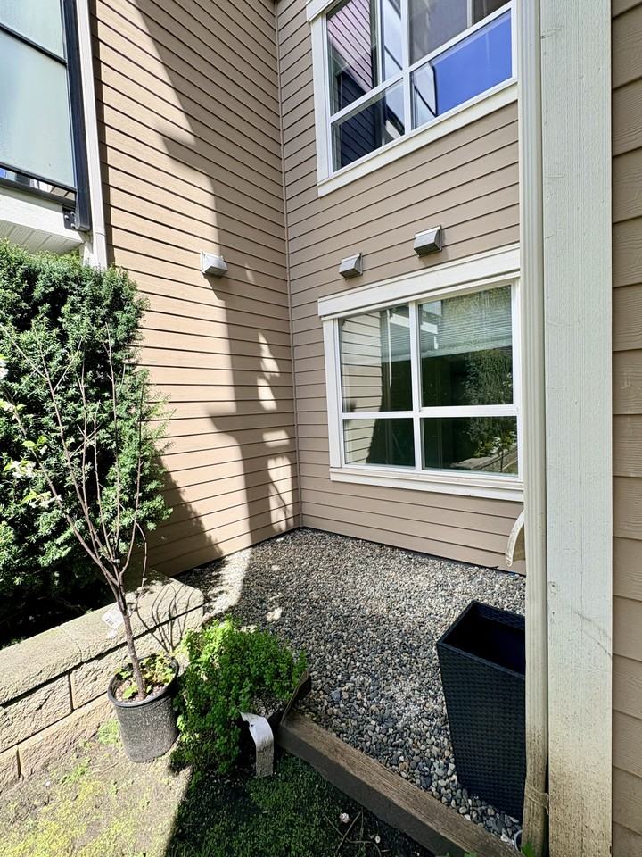 5788 Sidley Street - Photo 4 of 32