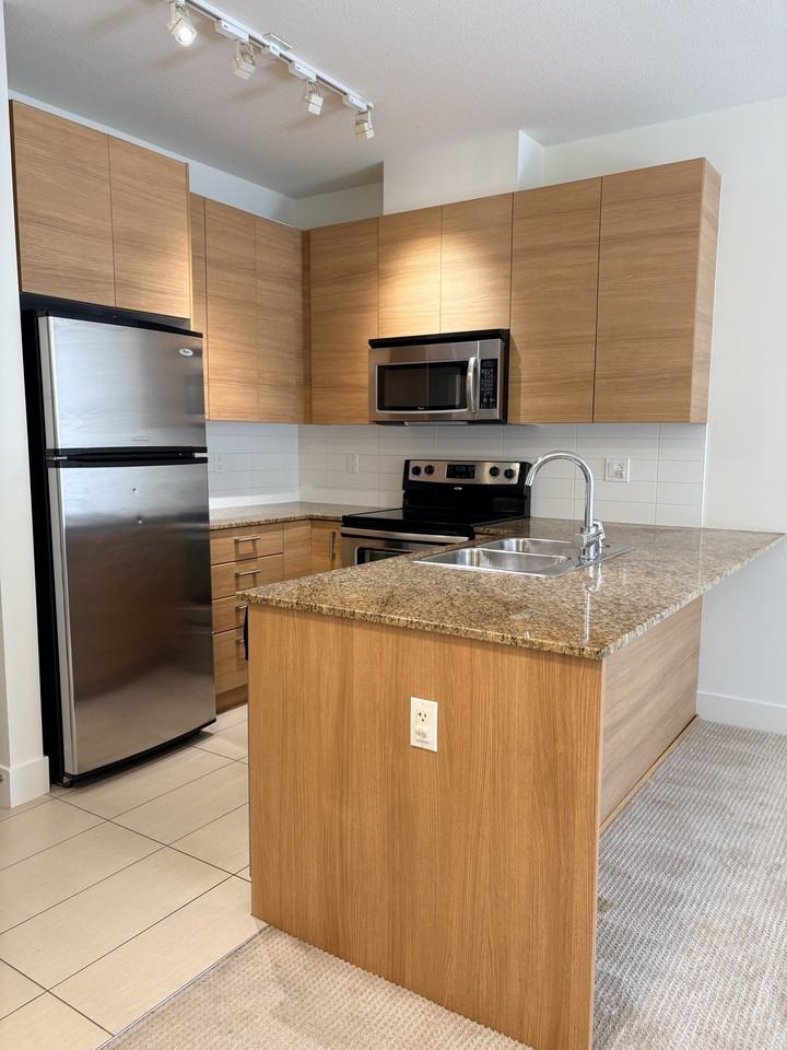 5788 Sidley Street - Photo 7 of 32