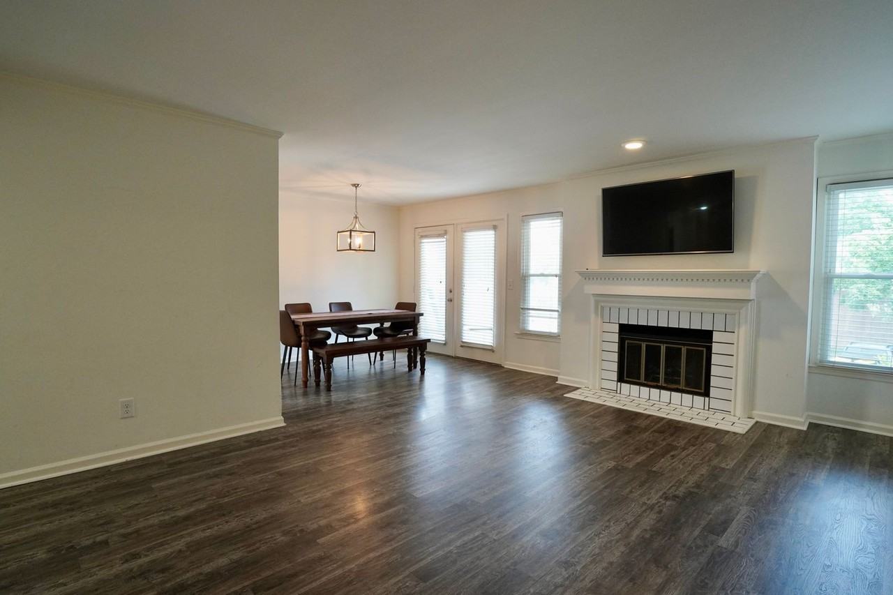 232 Hillsboro Pl