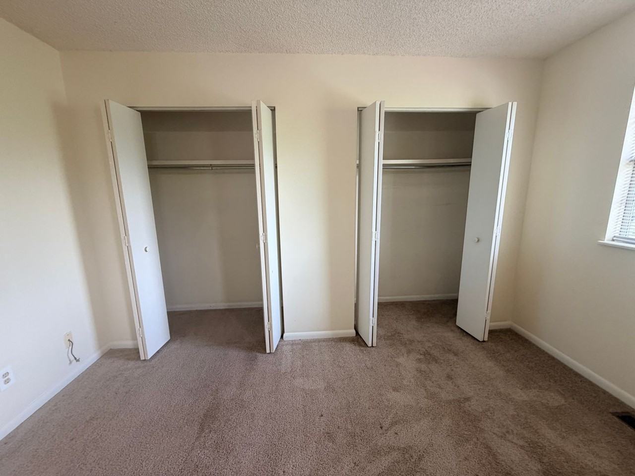 2 Westbrook Cir Apt B - Photo 4 of 25