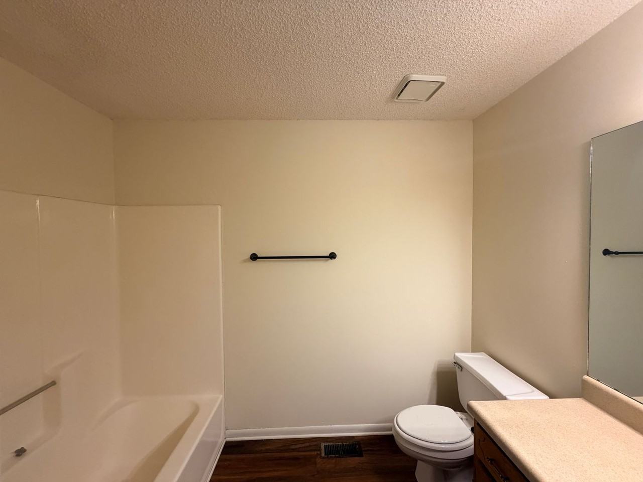 2 Westbrook Cir Apt B - Photo 6 of 25
