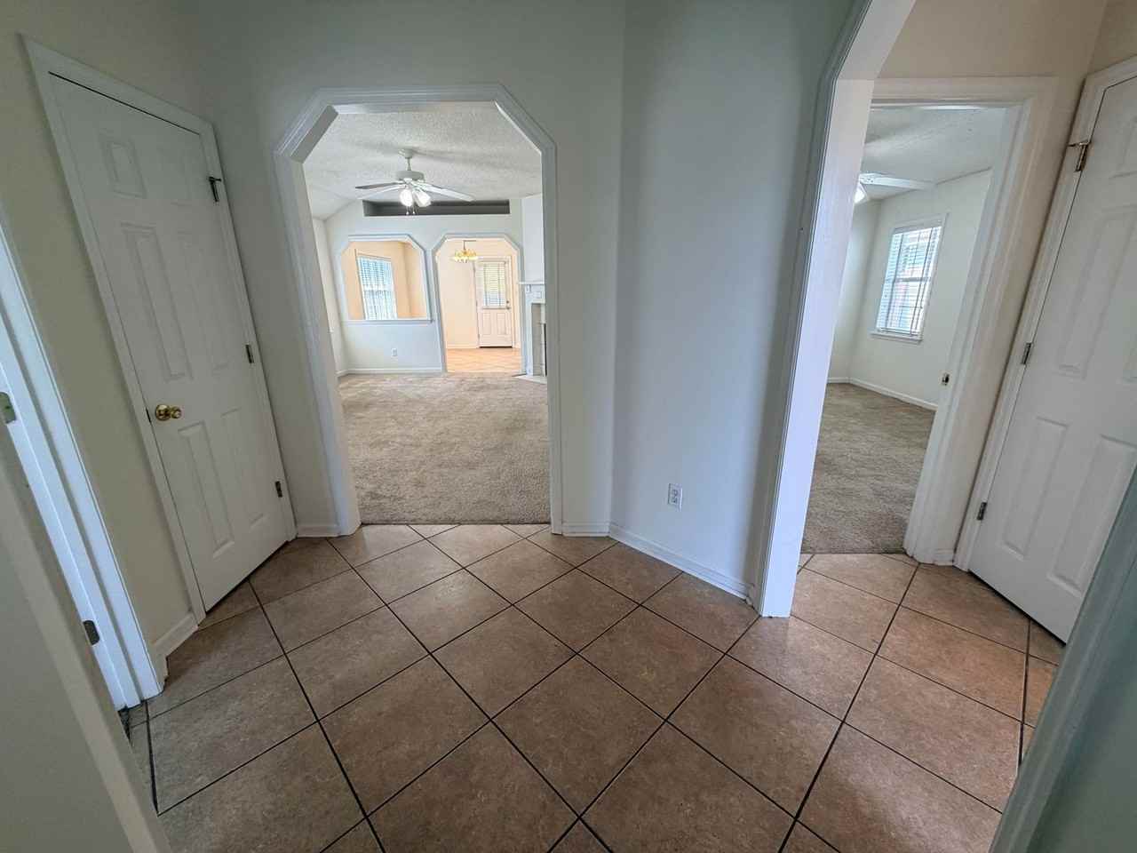 4125 Sedgwyck Ln - Photo 2 of 19