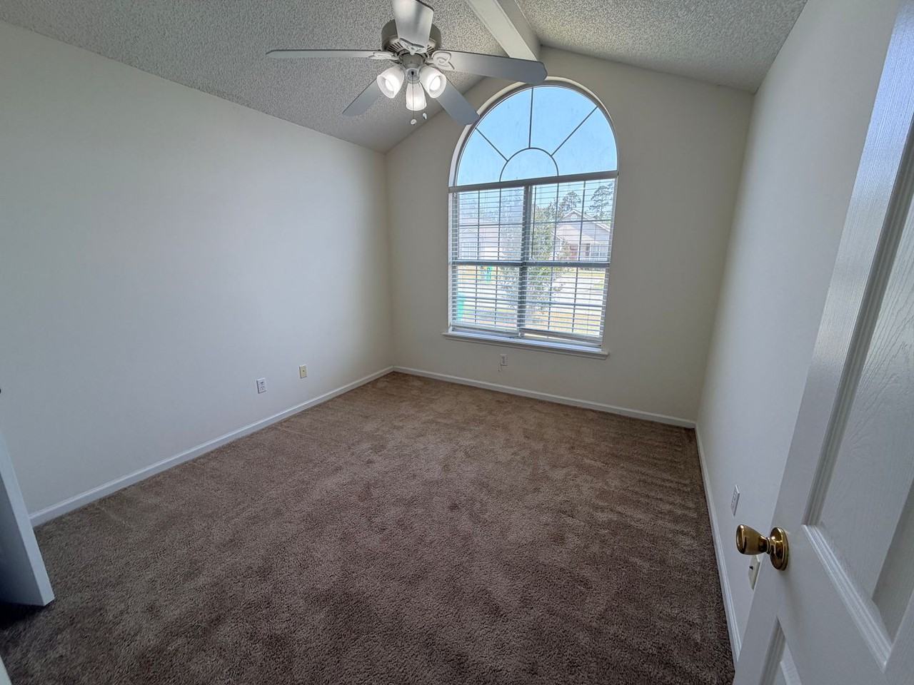 4125 Sedgwyck Ln - Photo 3 of 19