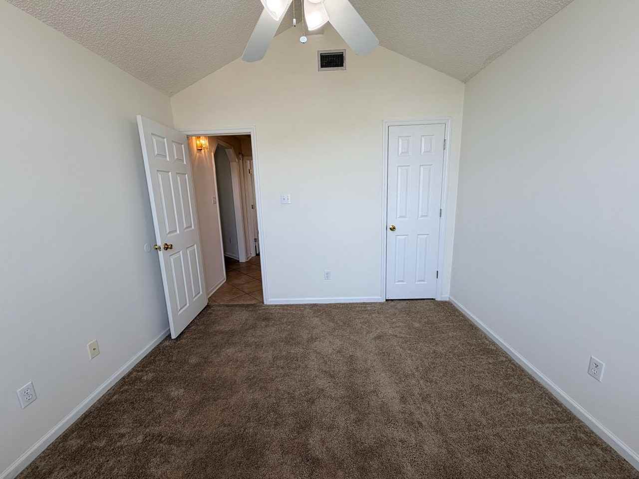 4125 Sedgwyck Ln - Photo 4 of 19