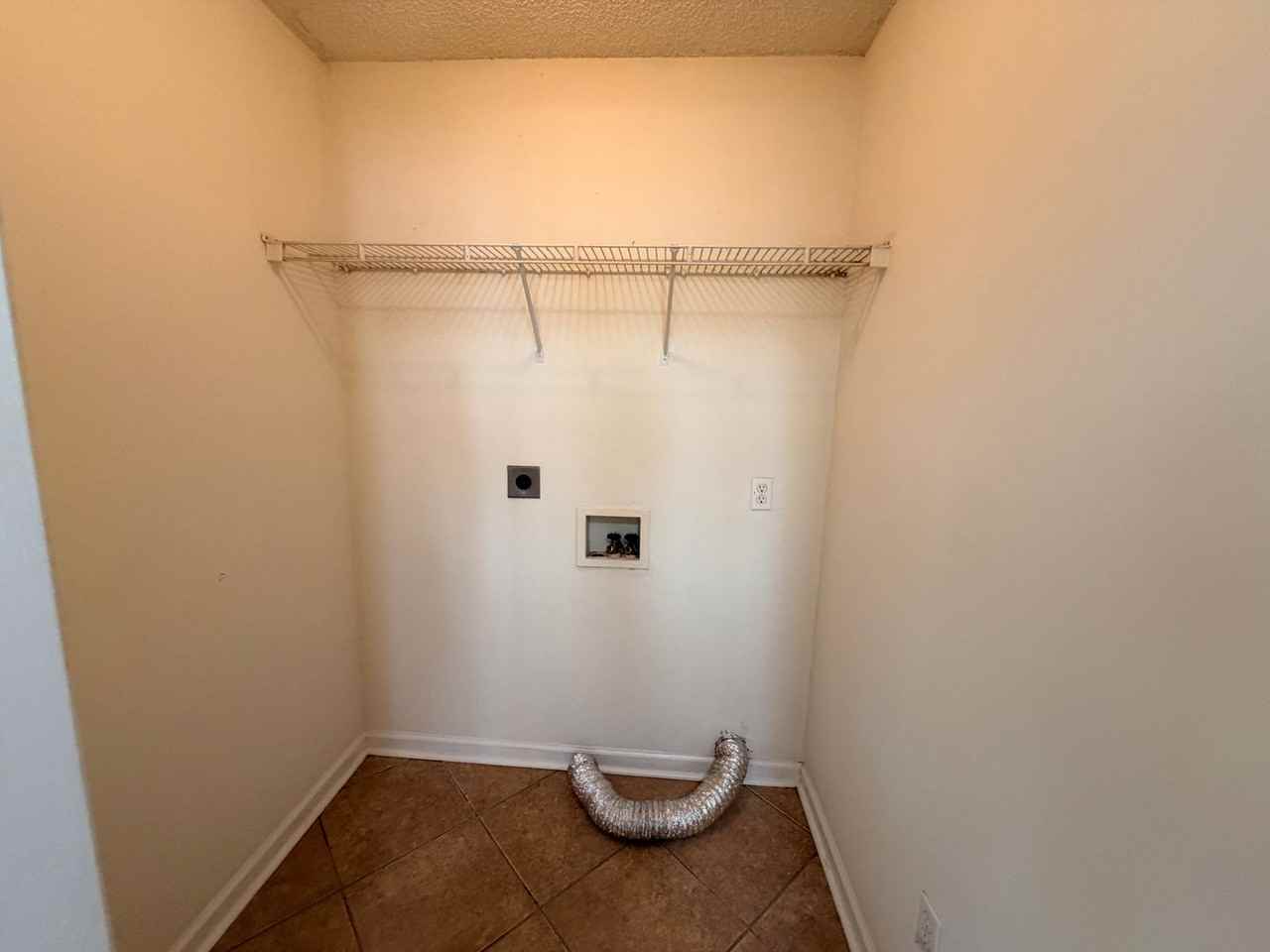 4125 Sedgwyck Ln - Photo 6 of 19