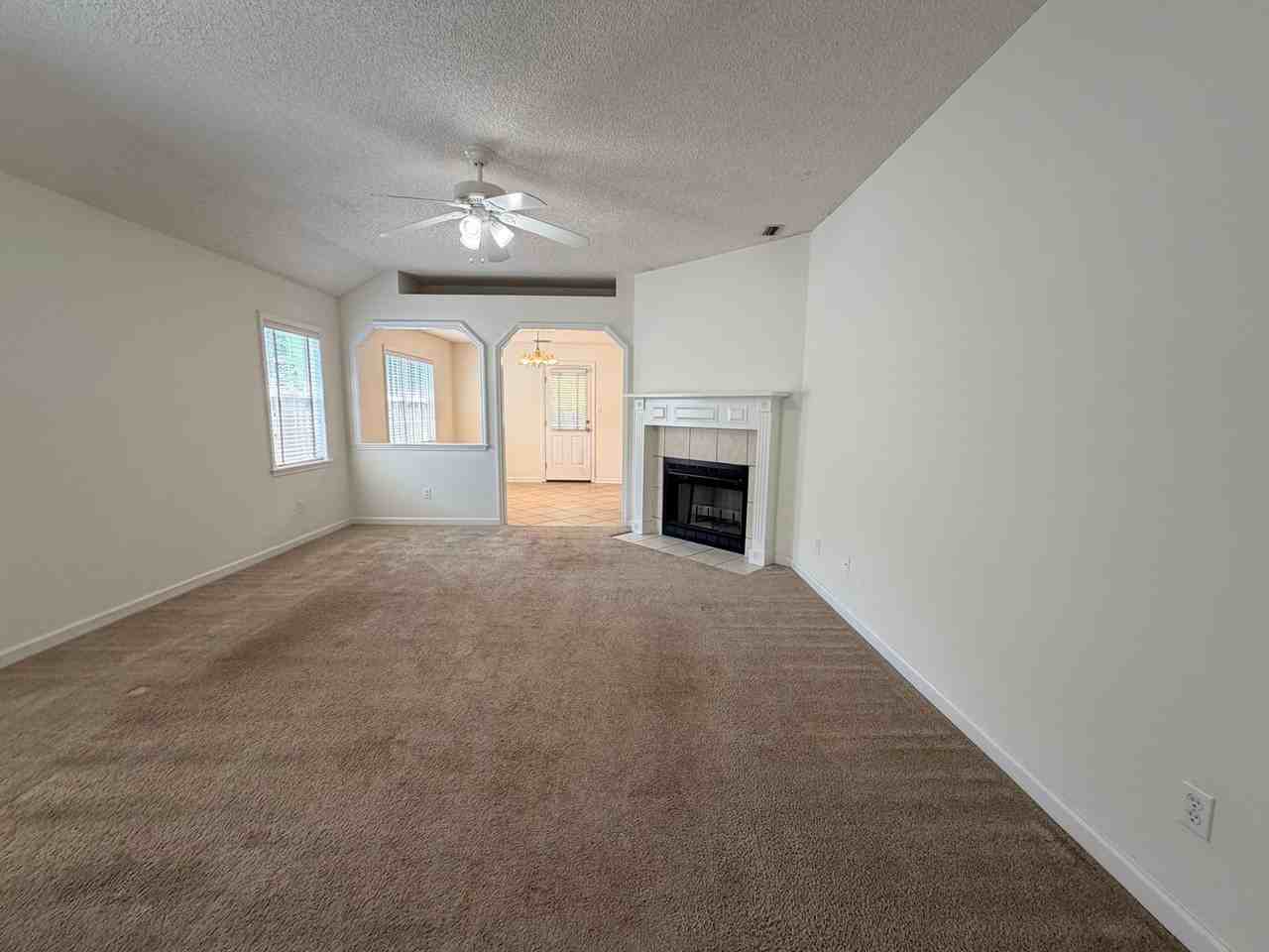 4125 Sedgwyck Ln - Photo 7 of 19
