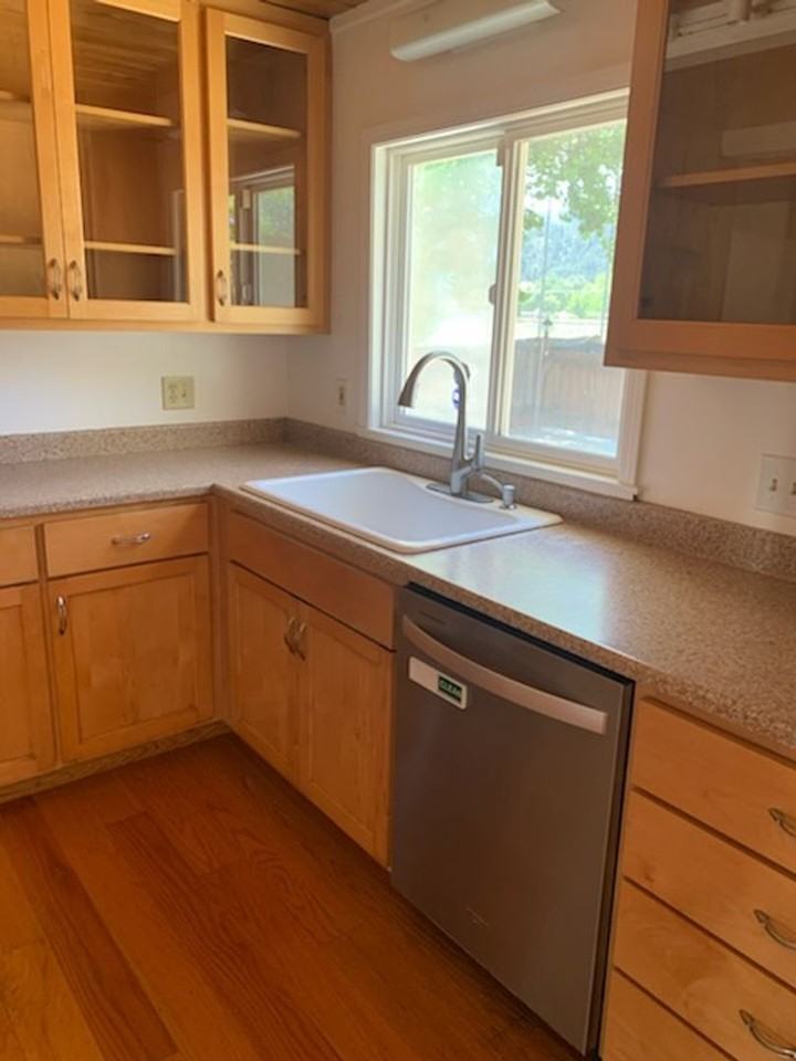 1612 Grant St - Photo 2 of 9