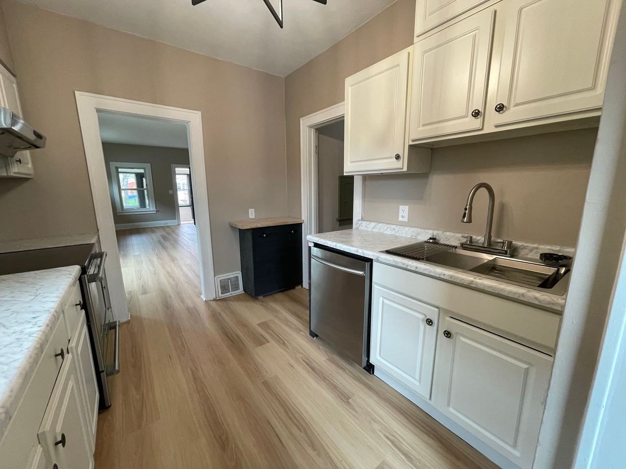 827 Single Ave - Photo 6 of 29