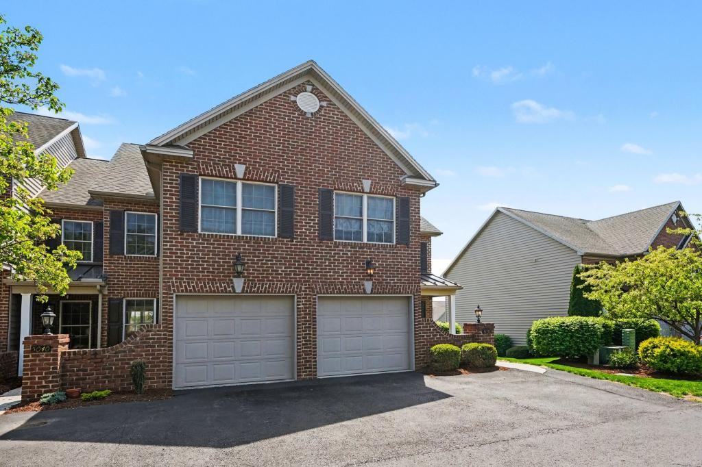 5050 Mendenhall Dr - Photo 3 of 26