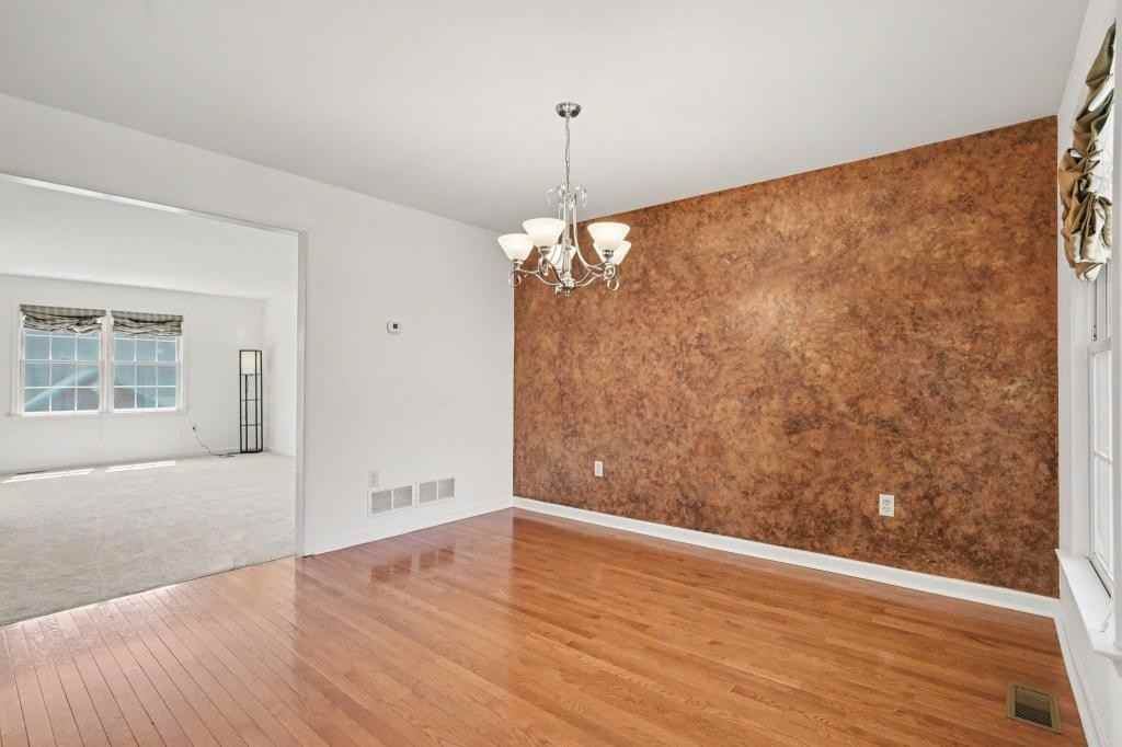 5050 Mendenhall Dr - Photo 6 of 26