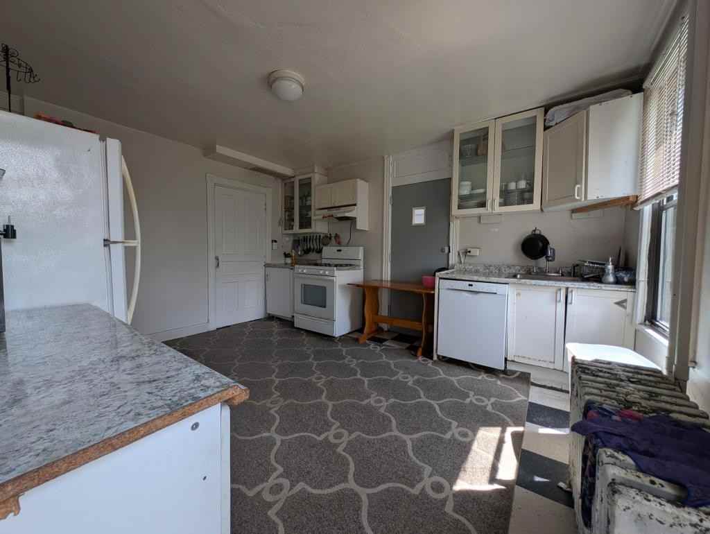 5158 Hillcrest St - Photo 7 of 9