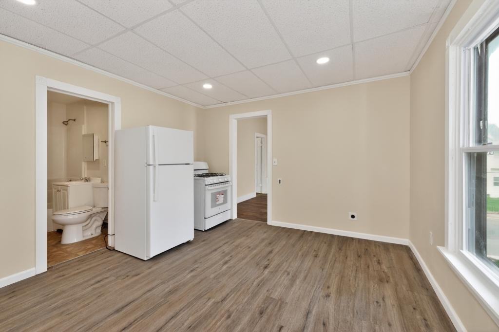 78 Academy St - Photo 6 of 12