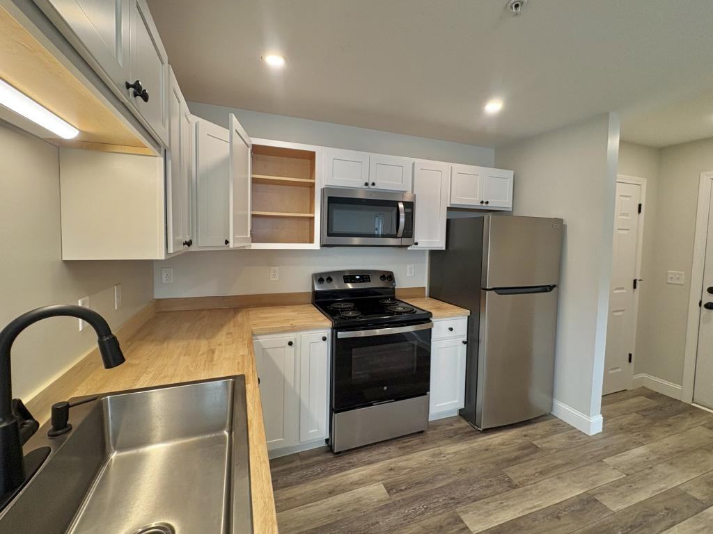 37 Cottage St Unit E - Photo 3 of 20