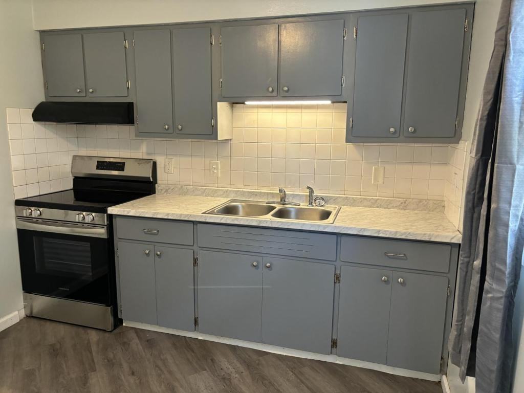 625 N Bryan Ave - Photo 2 of 6