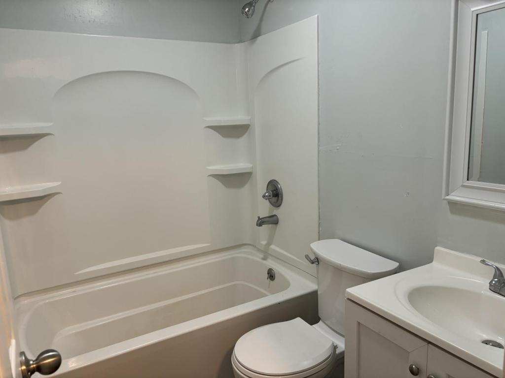 625 N Bryan Ave - Photo 3 of 6