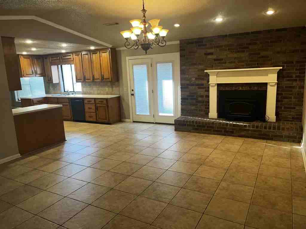 19245 Tuttle Rd - Photo 5 of 16