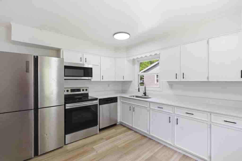 4370 Saylor St - Photo 3 of 20