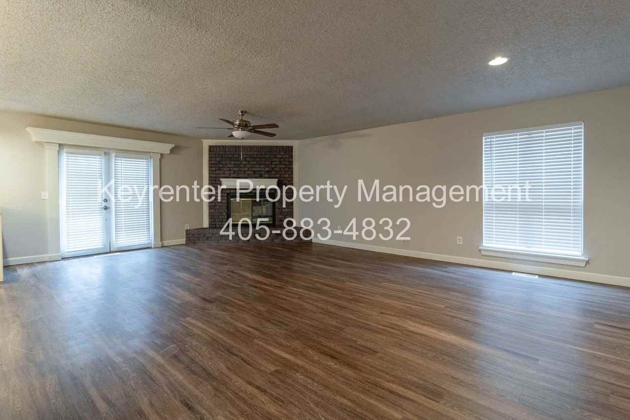 732 Westridge Ct - Photo 3 of 30