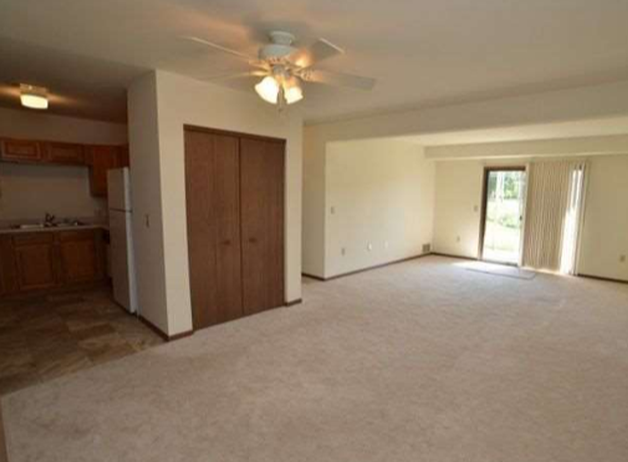 Sunnyfield Court Apartments - Photo 4 of 10