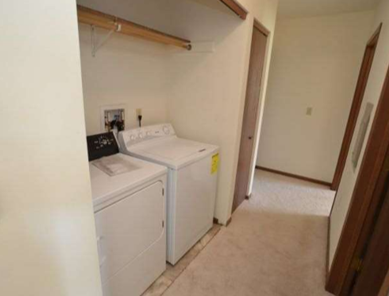 Sunnyfield Court Apartments - Photo 6 of 10