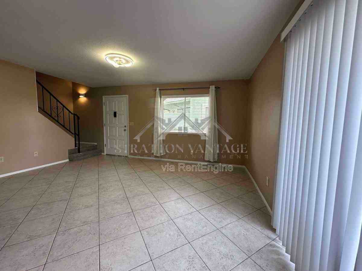 10203 N 7th Pl #B - Photo 2 of 10