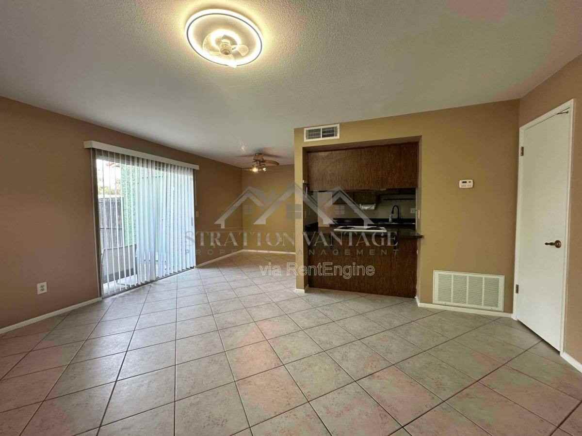 10203 N 7th Pl #B - Photo 3 of 10