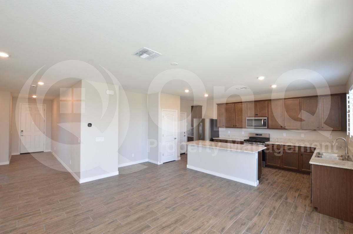 12351 W Kaler Dr - Photo 3 of 10