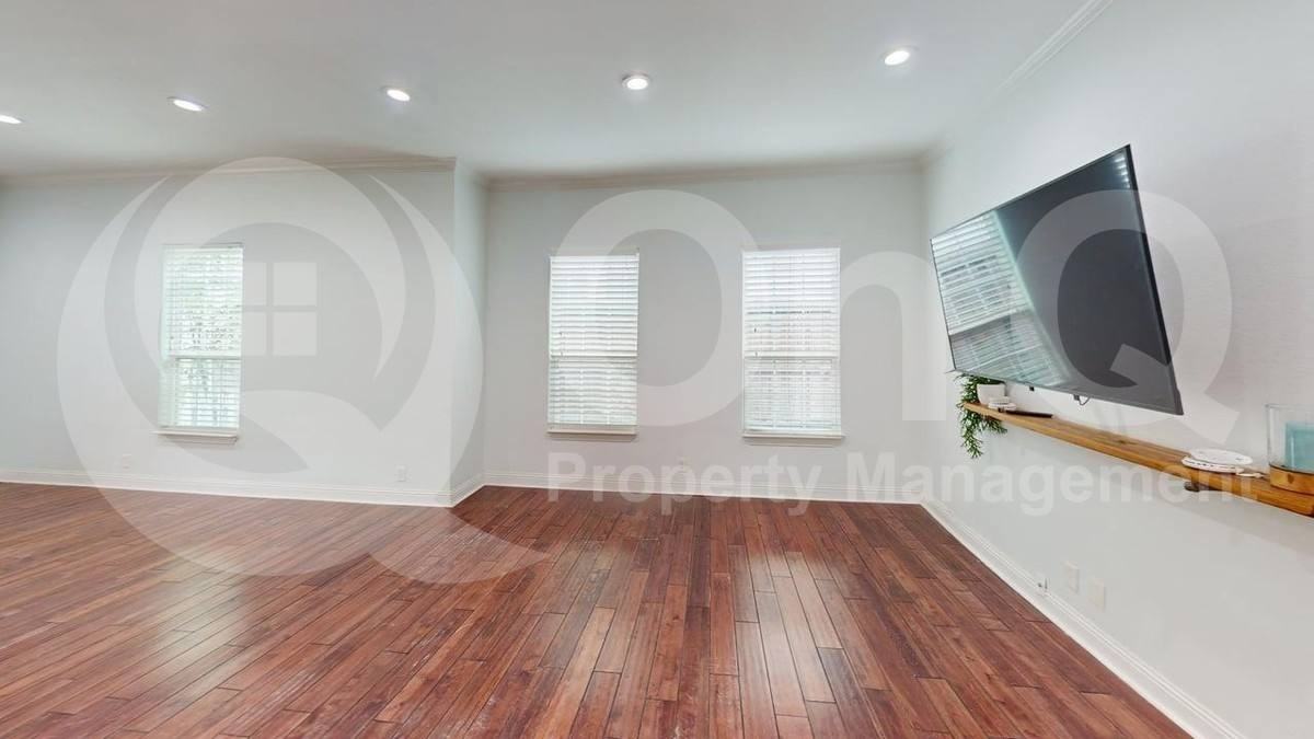 4523 Sycamore St - Photo 2 of 10