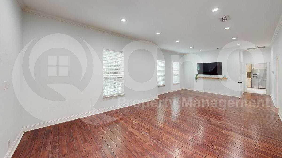 4523 Sycamore St - Photo 3 of 10