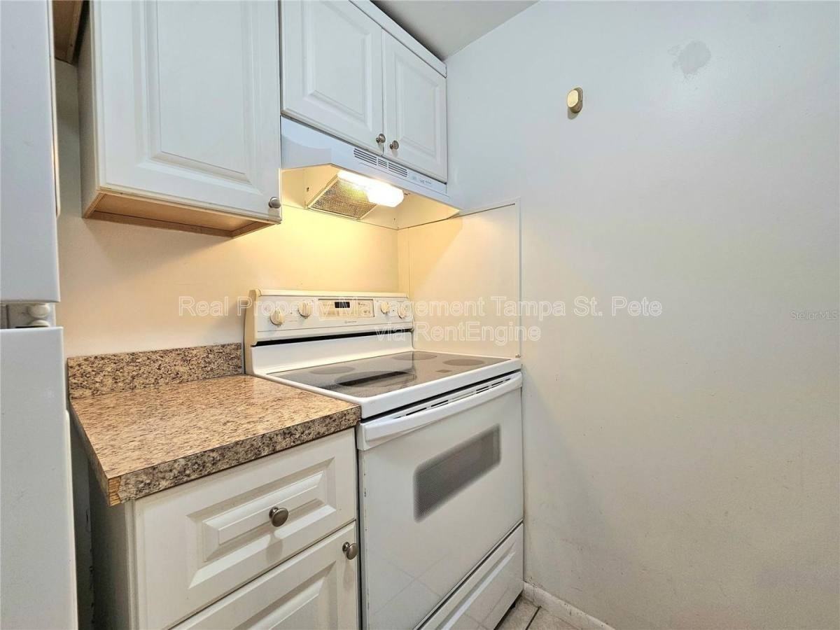 613 Lyndhurst St - Photo 2 of 10