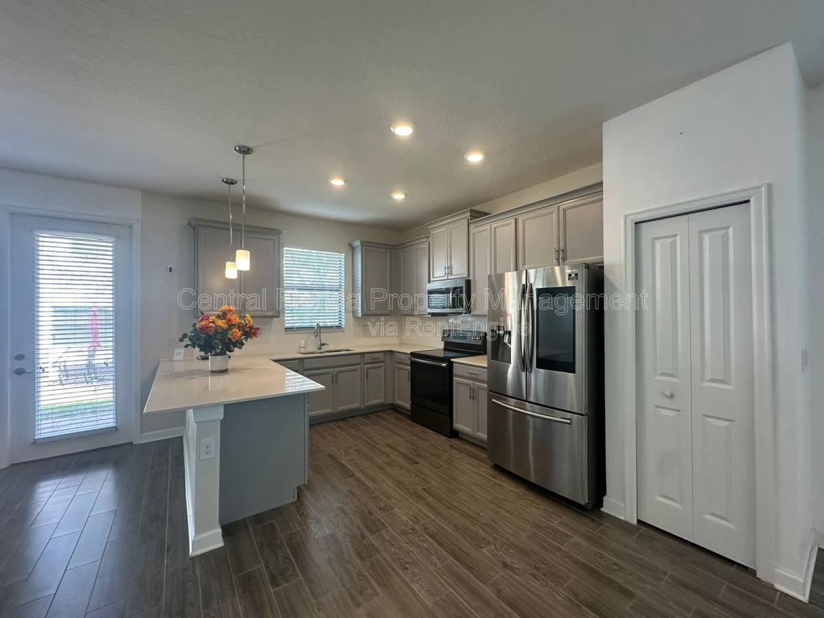 8501 Arcadia Ln - Photo 3 of 10