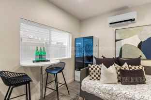 6020 N Astor St #8 - Photo 1 of 1