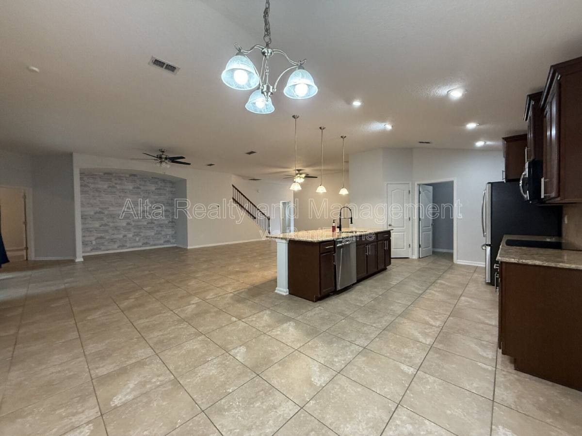 112 Morayshire Ct - Photo 3 of 10