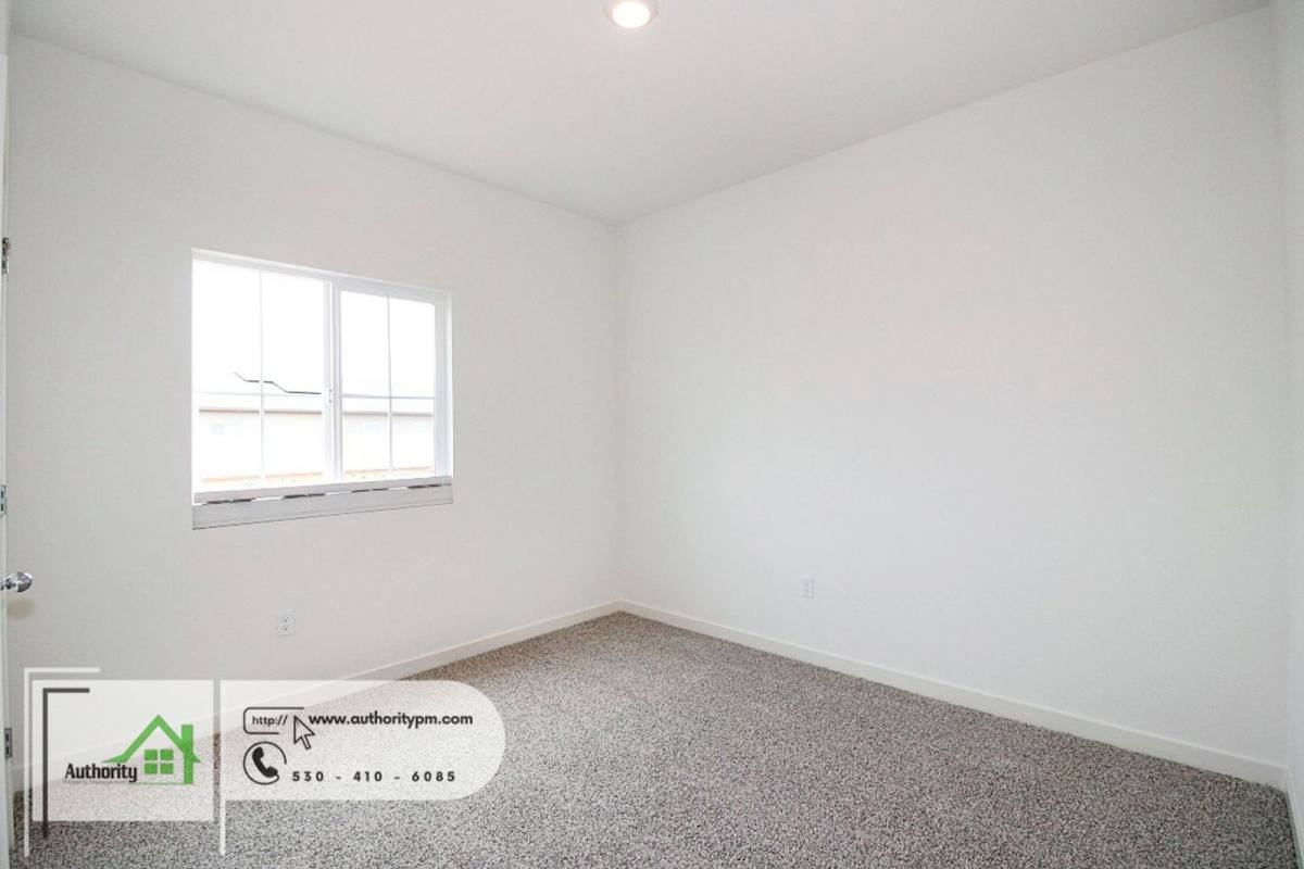 2901 Hopkins Ave - Photo 3 of 10
